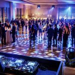 Firmenfeier mit DJ KI generiert Firmenfeier mit DJ KI generiert